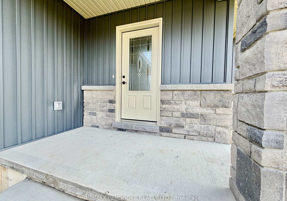 13-eddy-crescent-pembroke-ontario-x13628046