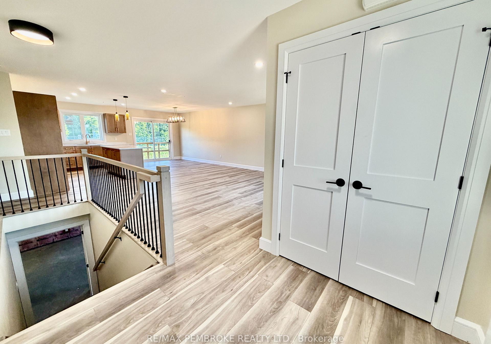 13-eddy-crescent-pembroke-ontario-x13628046