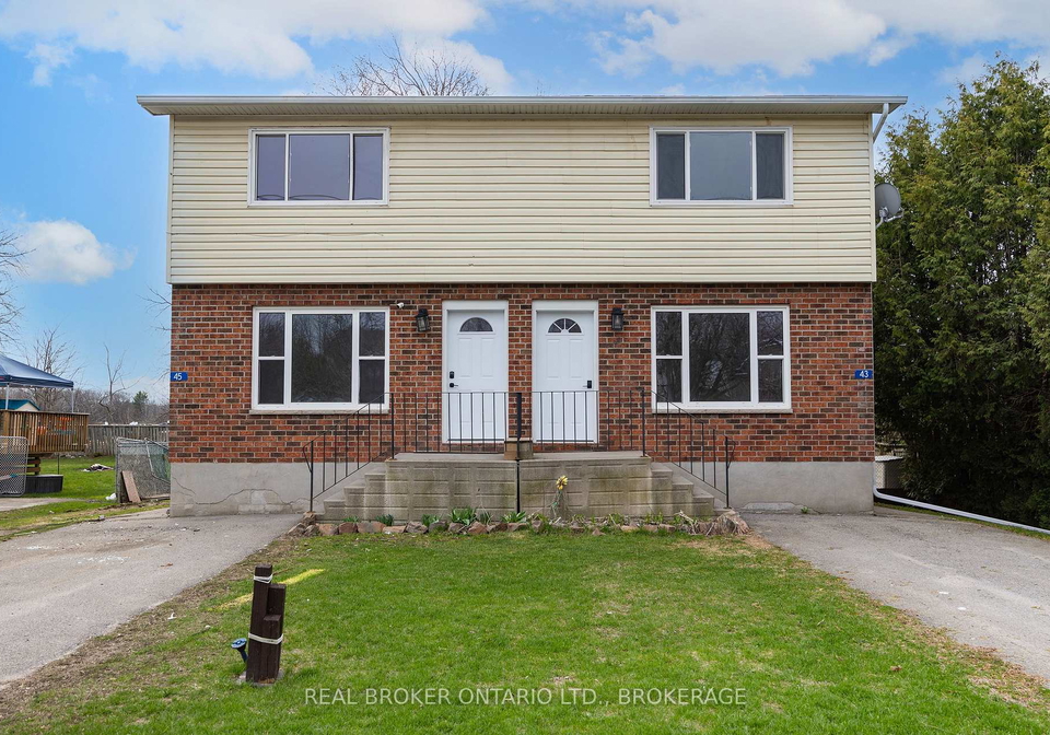 43-45-railway-street-lansdowne-village-ontario-x13628058