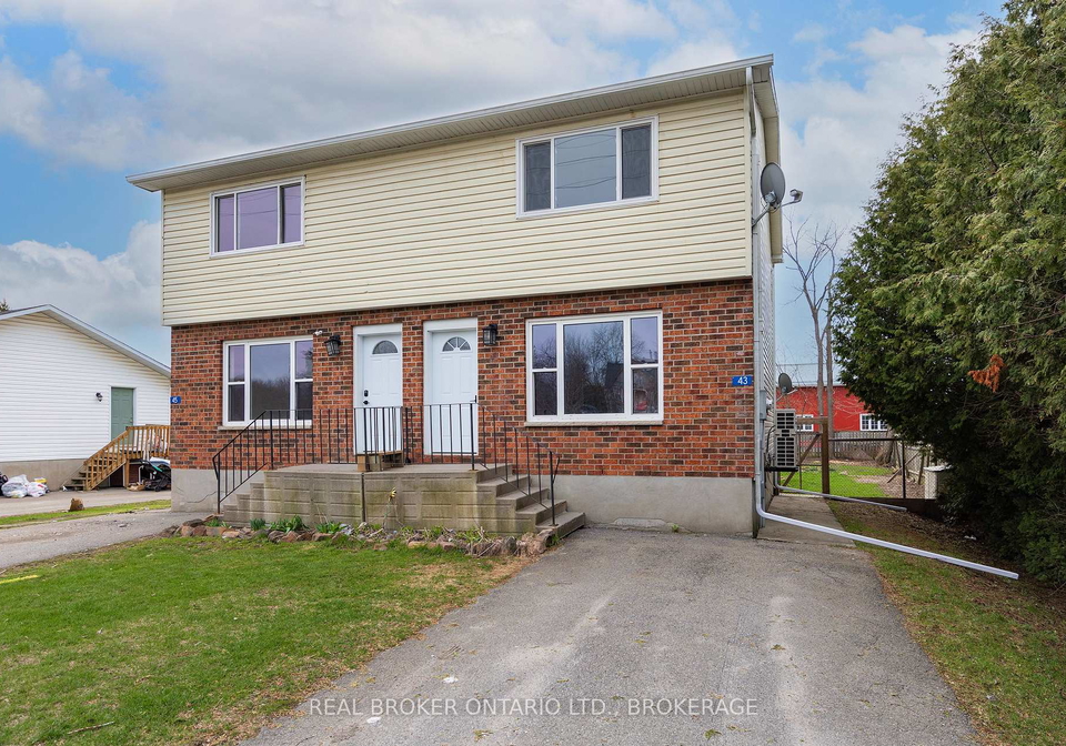 43-45-railway-street-lansdowne-village-ontario-x13628058