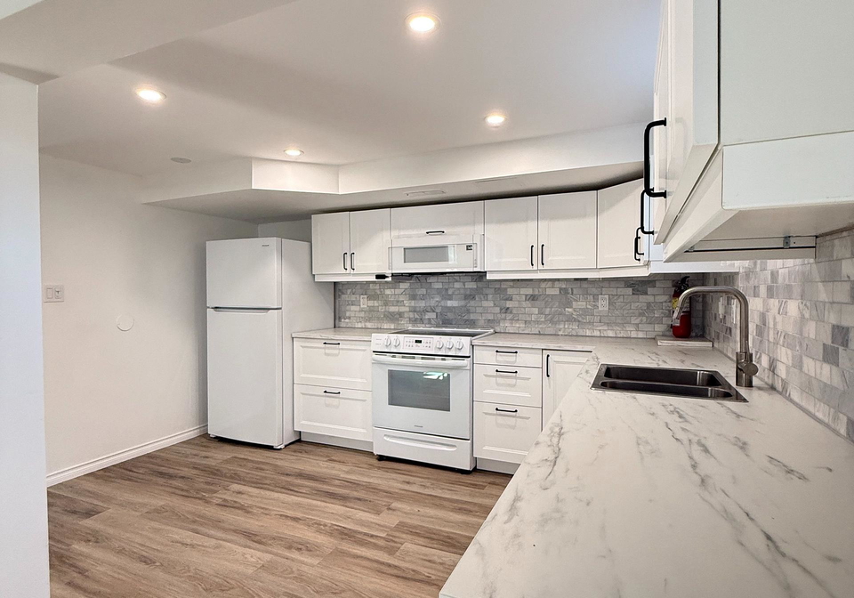 16-orchard-view-drive-quinte-west-ontario-x13630086