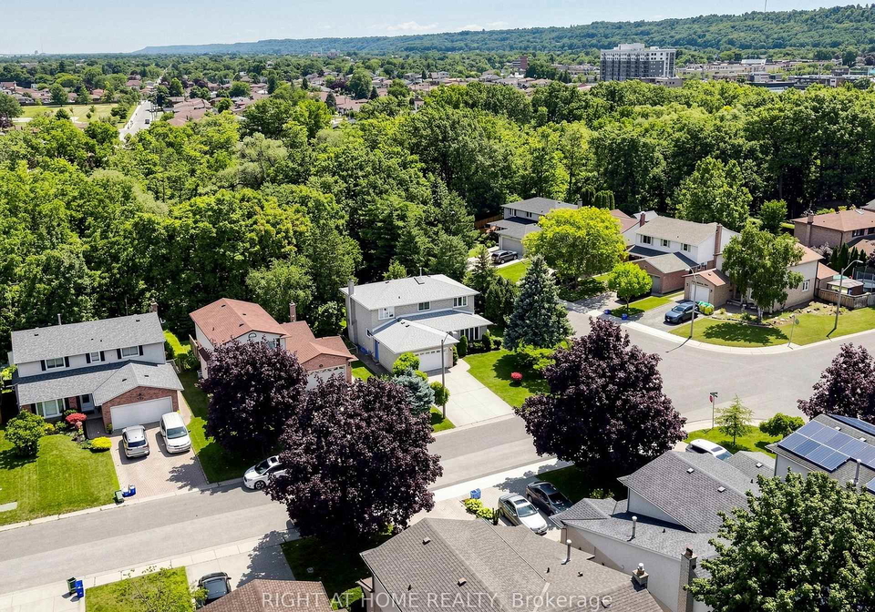 138-strawberry-drive-hamilton-ontario-x13631576