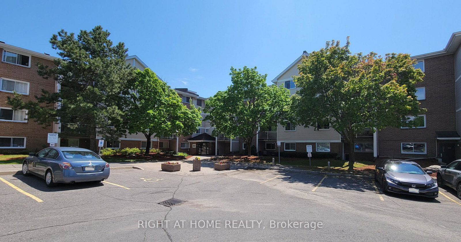 260-brittany-drive-ottawa-ontario-x13631614