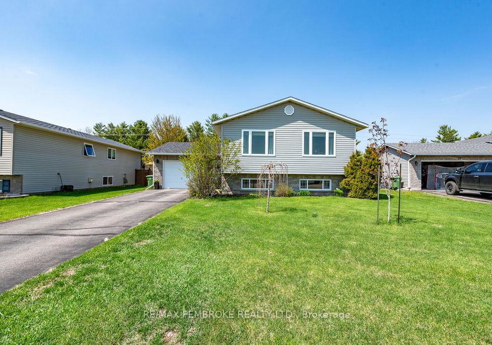 35-winfield-street-petawawa-ontario-x13631730