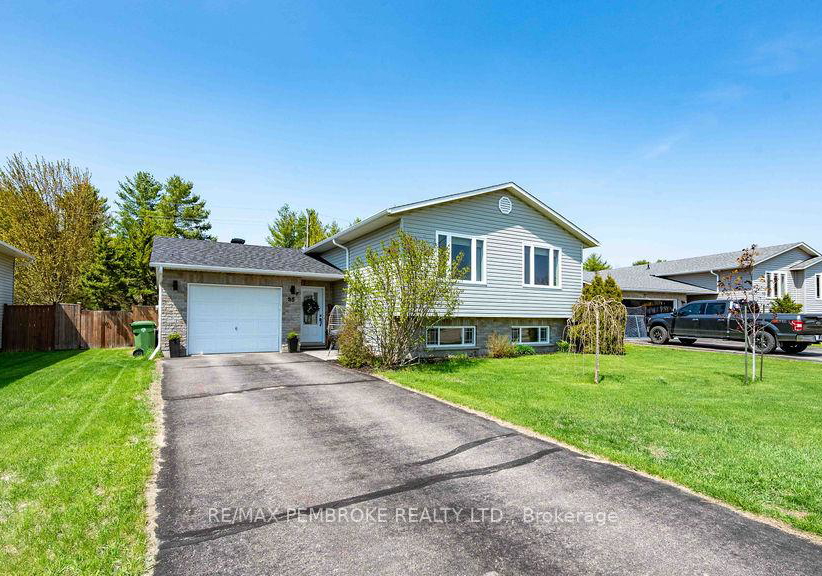 35-winfield-street-petawawa-ontario-x13631730