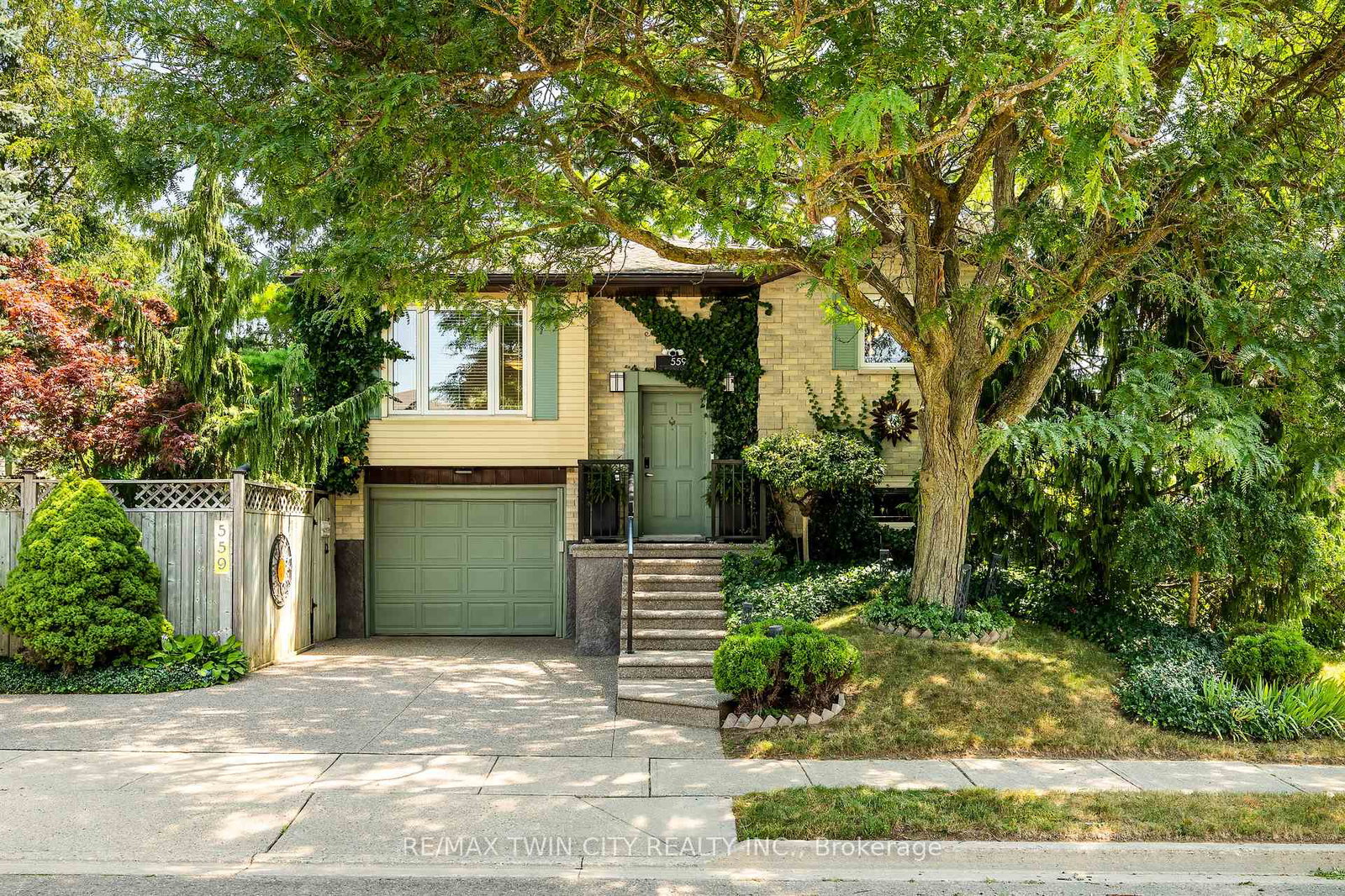 559-halberstadt-circle-cambridge-ontario-x13632228