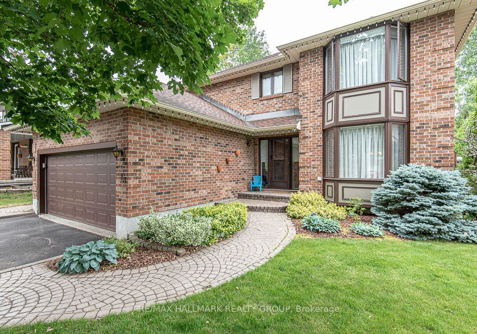 18-hesse-crescent-ottawa-ontario-x13632638
