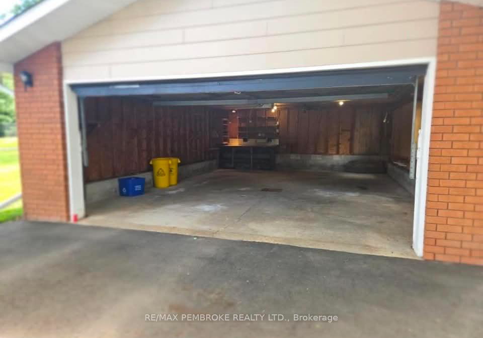 32-park-drive-petawawa-ontario-x13632652