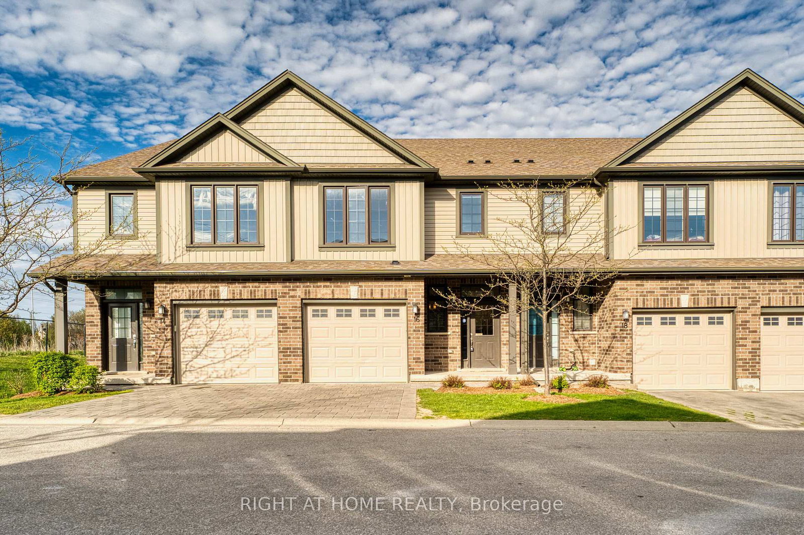 1030-oakcrossing-gate-london-north-ontario-x13633798