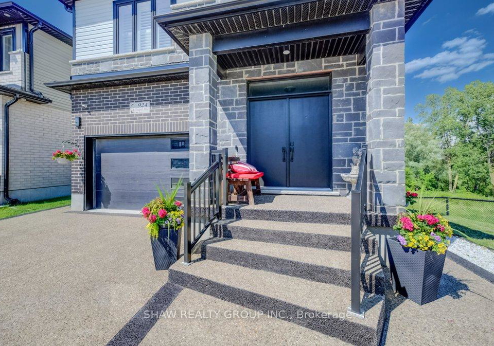 924-chapel-hill-court-kitchener-ontario-x13634646