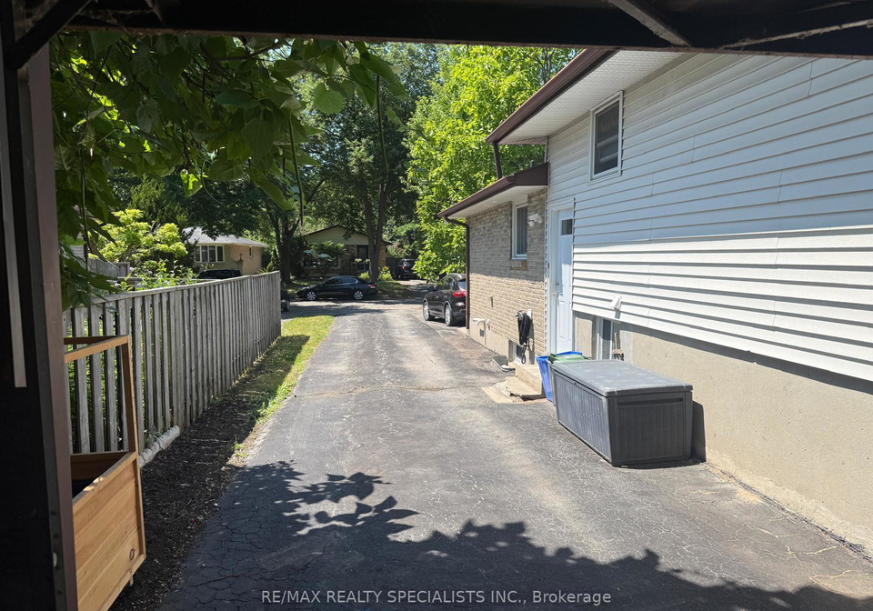 8-kintail-crescent-london-south-ontario-x13635548