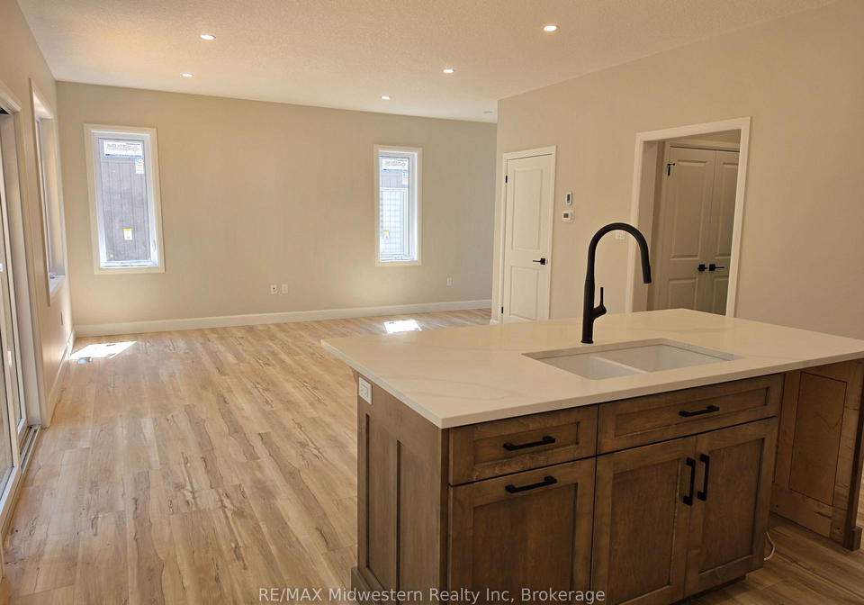 10-roberts-street-huron-east-ontario-x13635928