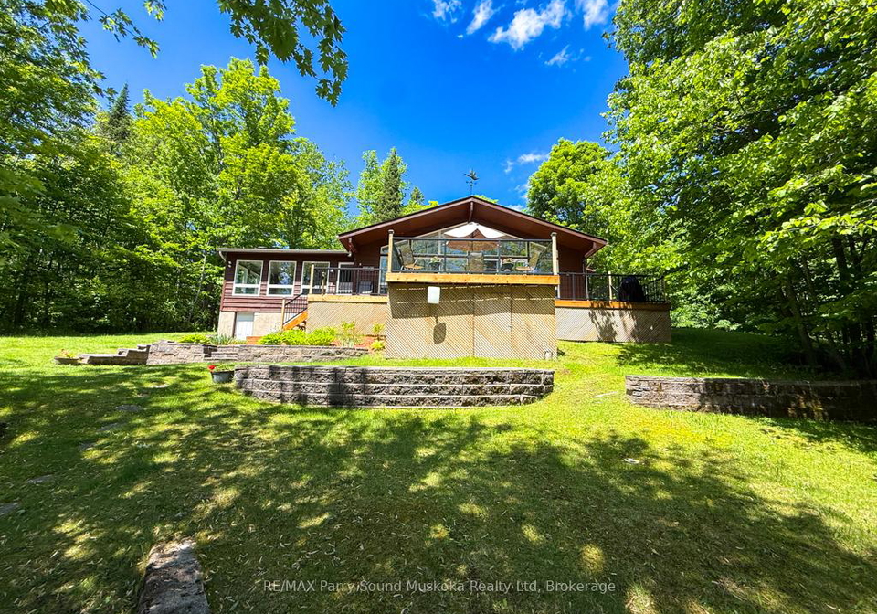 17-lizzies-lane-mckellar-ontario-x13635938
