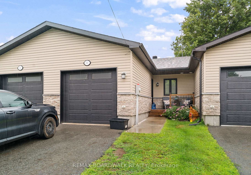 32-david-street-edwardsburghcardinal-ontario-x13635978