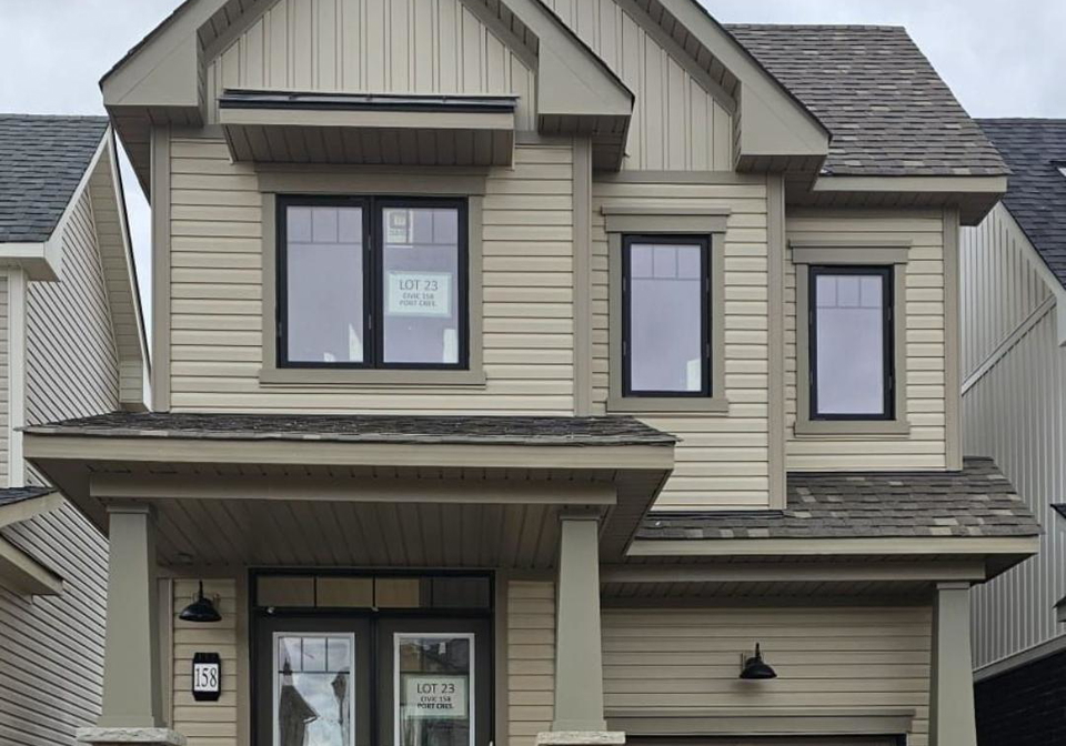158-port-crescent-welland-ontario-x13636156