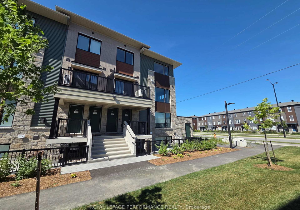 1029-creekway-private-kanata-ontario-x13636446