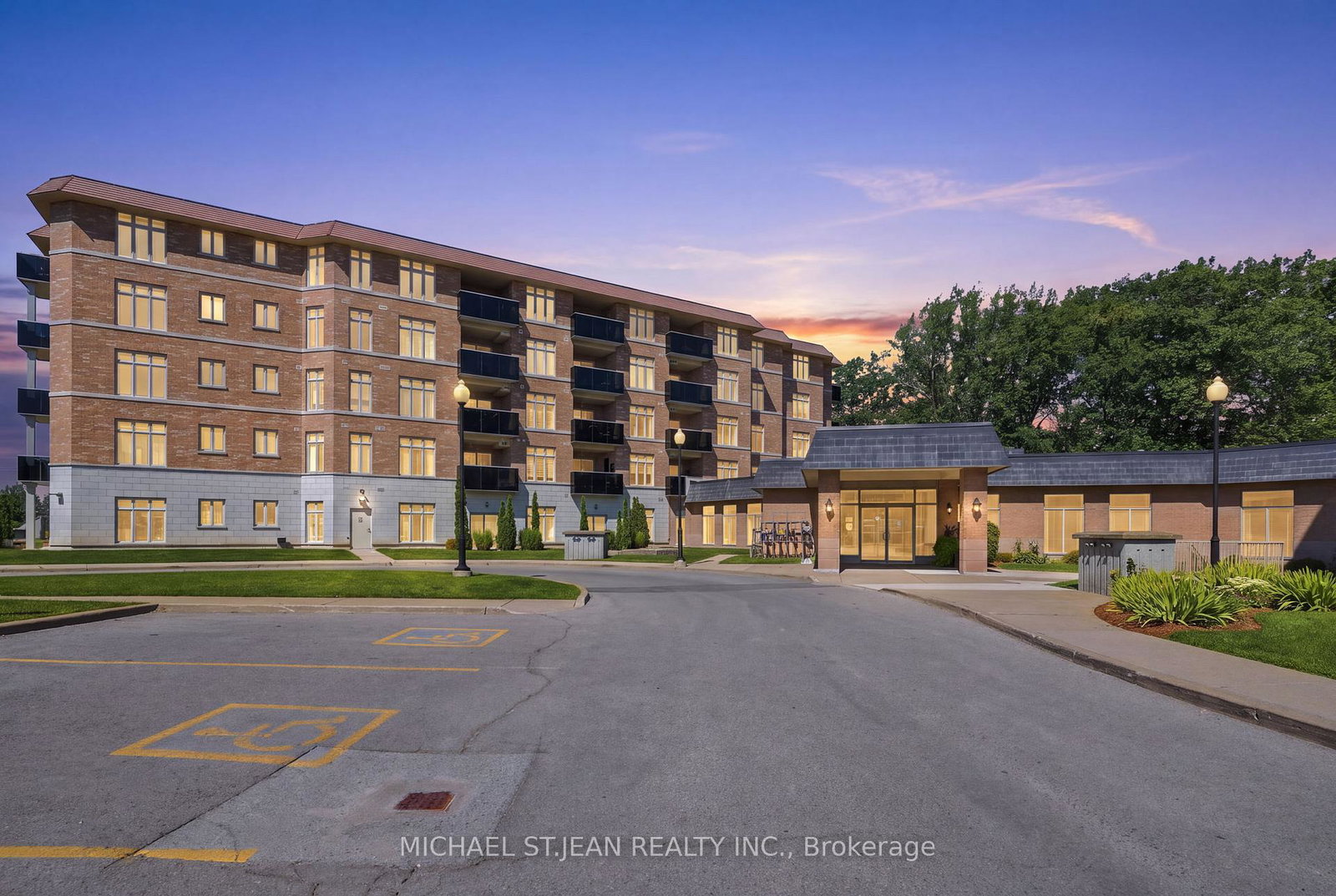8111-forest-glen-drive-niagara-falls-ontario-x13637086