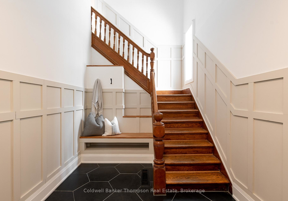 17-west-street-n-huntsville-ontario-x13637364