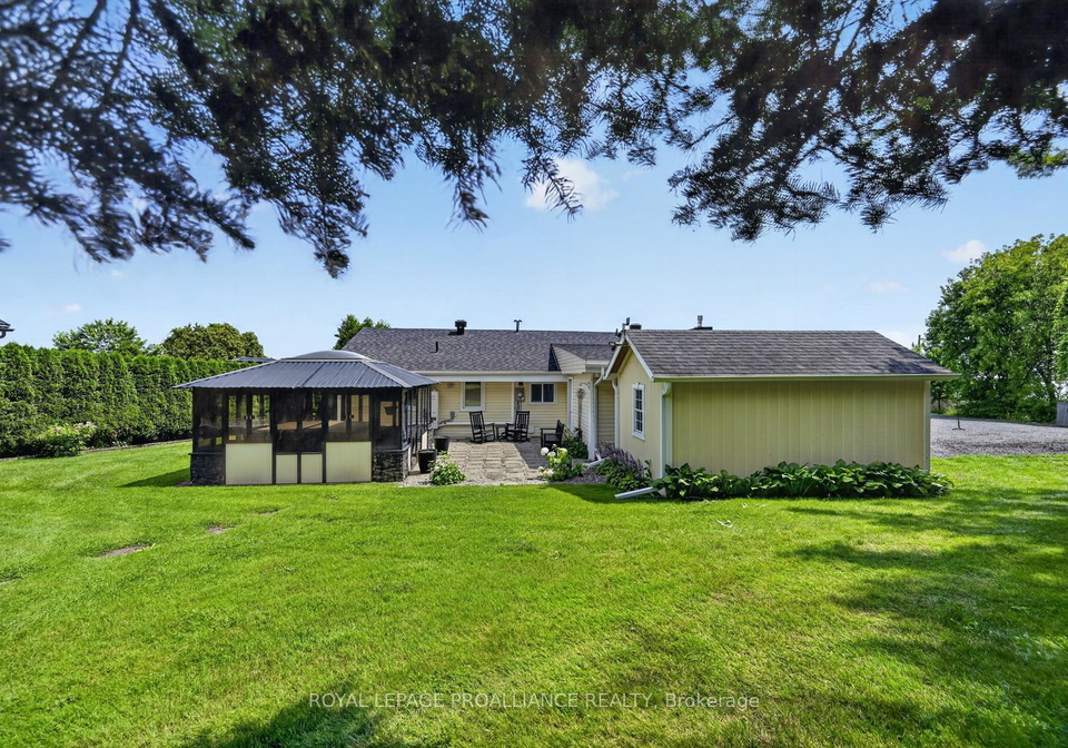 1637-county-road-2-edwardsburghcardinal-ontario-x13637720