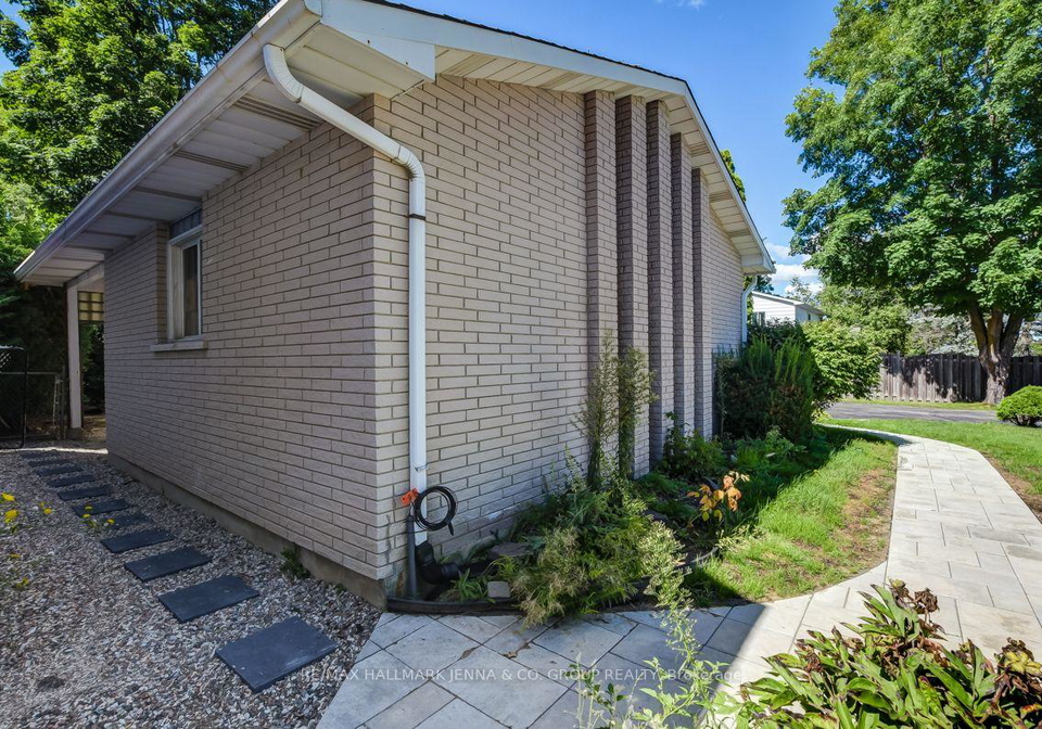 21-b-st-remy-drive-ottawa-ontario-x13638818