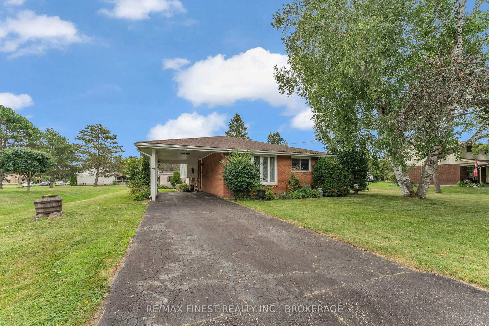 21-greenfield-park-belleville-ontario-x13639102