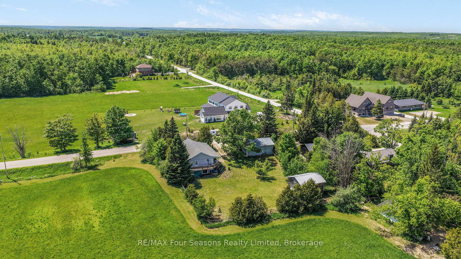 595365-4th-line-blue-mountains-ontario-x13639720