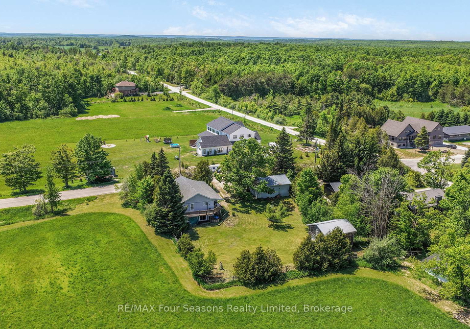 595365-4th-line-blue-mountains-ontario-x13639720
