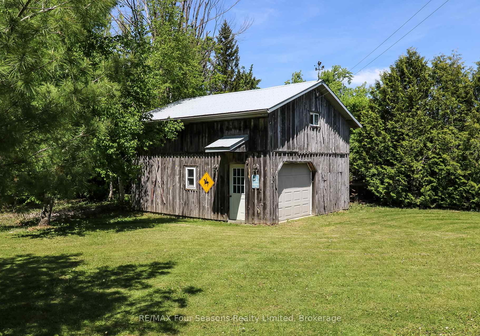 595365-4th-line-blue-mountains-ontario-x13639720