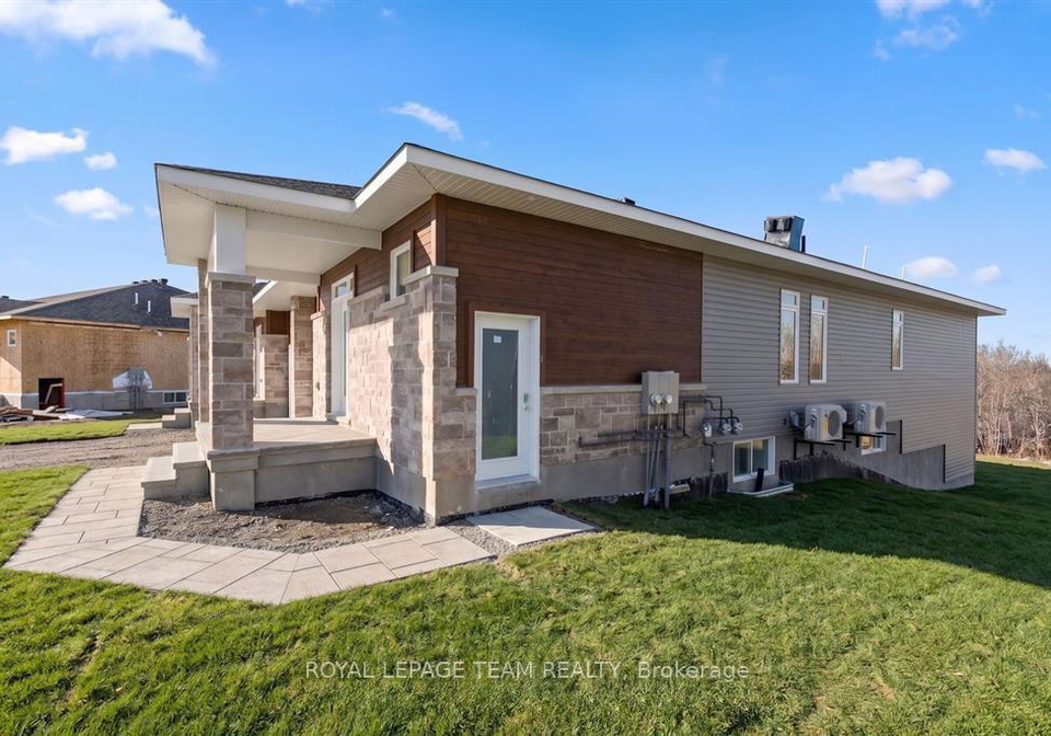 1124-moore-street-brockville-ontario-x13640088