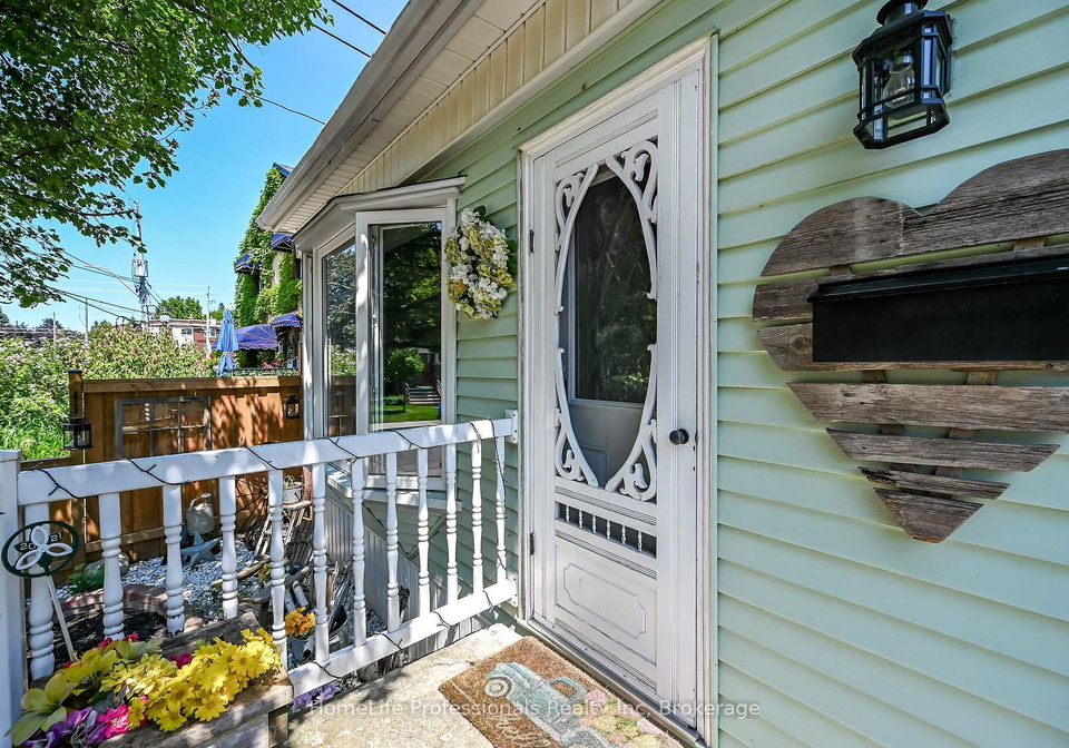 13-paisley-avenue-s-hamilton-ontario-x13640608