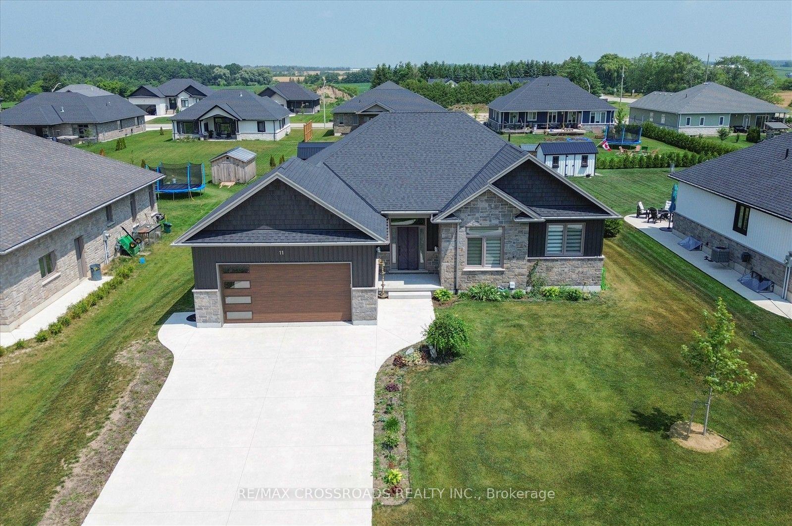 11-mctavish-crescent-huron-kinloss-ontario-x13641412