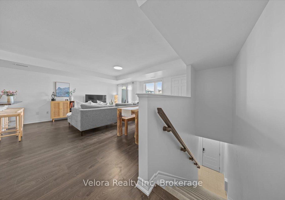 78-lyrid-private-ottawa-ontario-x13641694