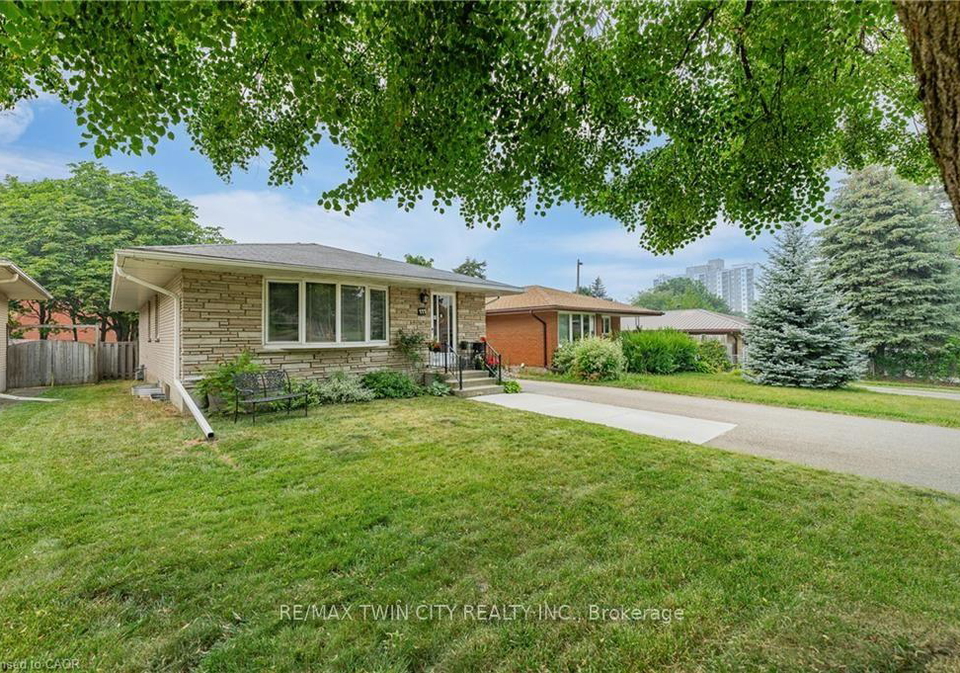 111-kimberly-crescent-cambridge-ontario-x13641738
