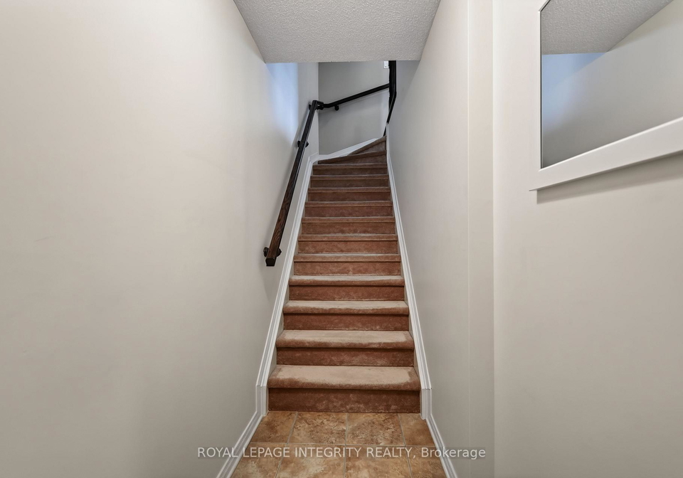 635-reardon-private-ottawa-ontario-x13642106