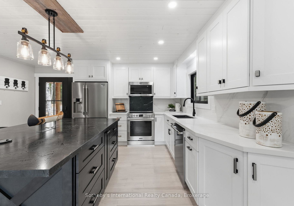1023-strachan-point-road-muskoka-lakes-ontario-x13642594