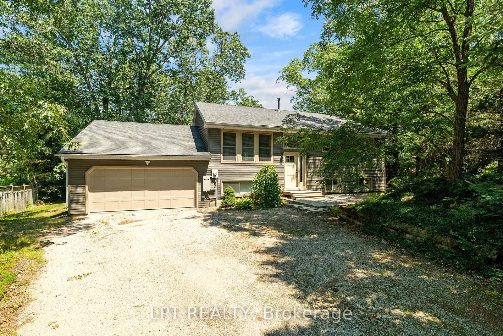 7806-alfred-crescent-lambton-shores-ontario-x13642816