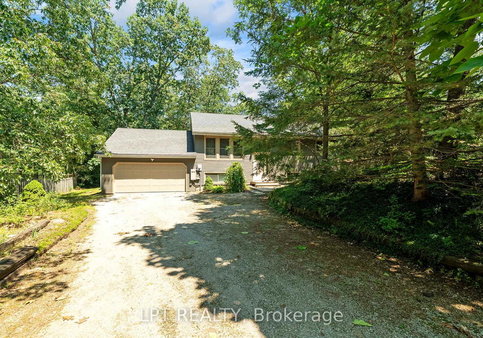 7806-alfred-crescent-lambton-shores-ontario-x13642816
