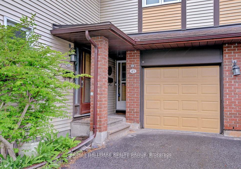 43-haxby-private-ottawa-ontario-x13642954