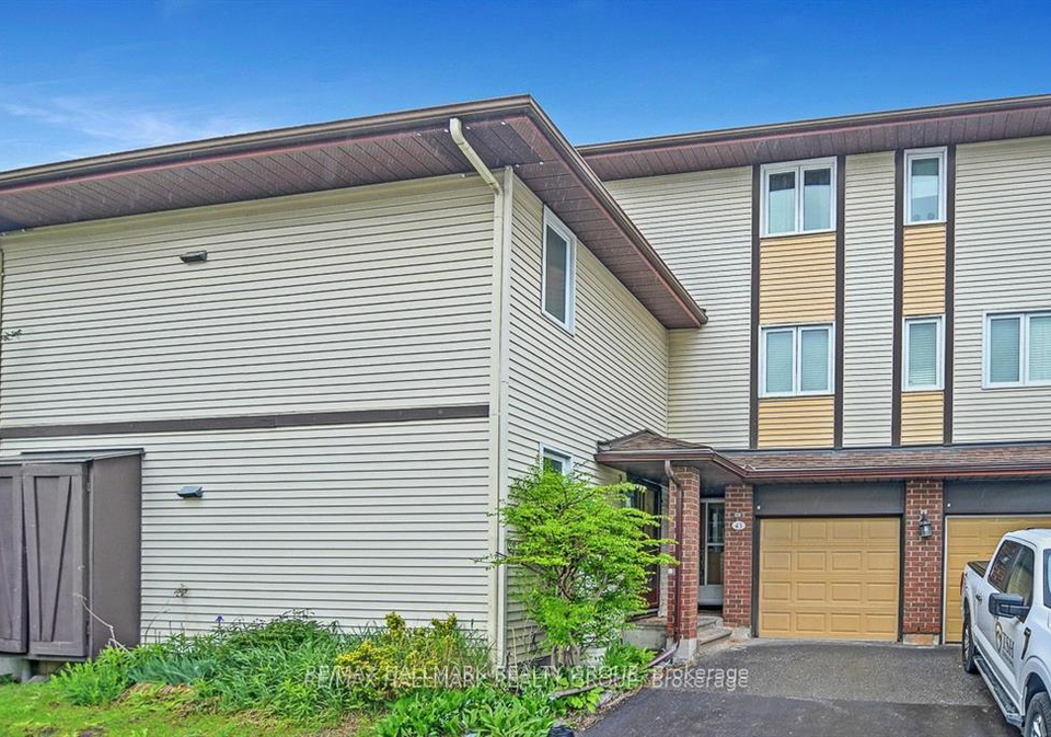 43-haxby-private-ottawa-ontario-x13642954