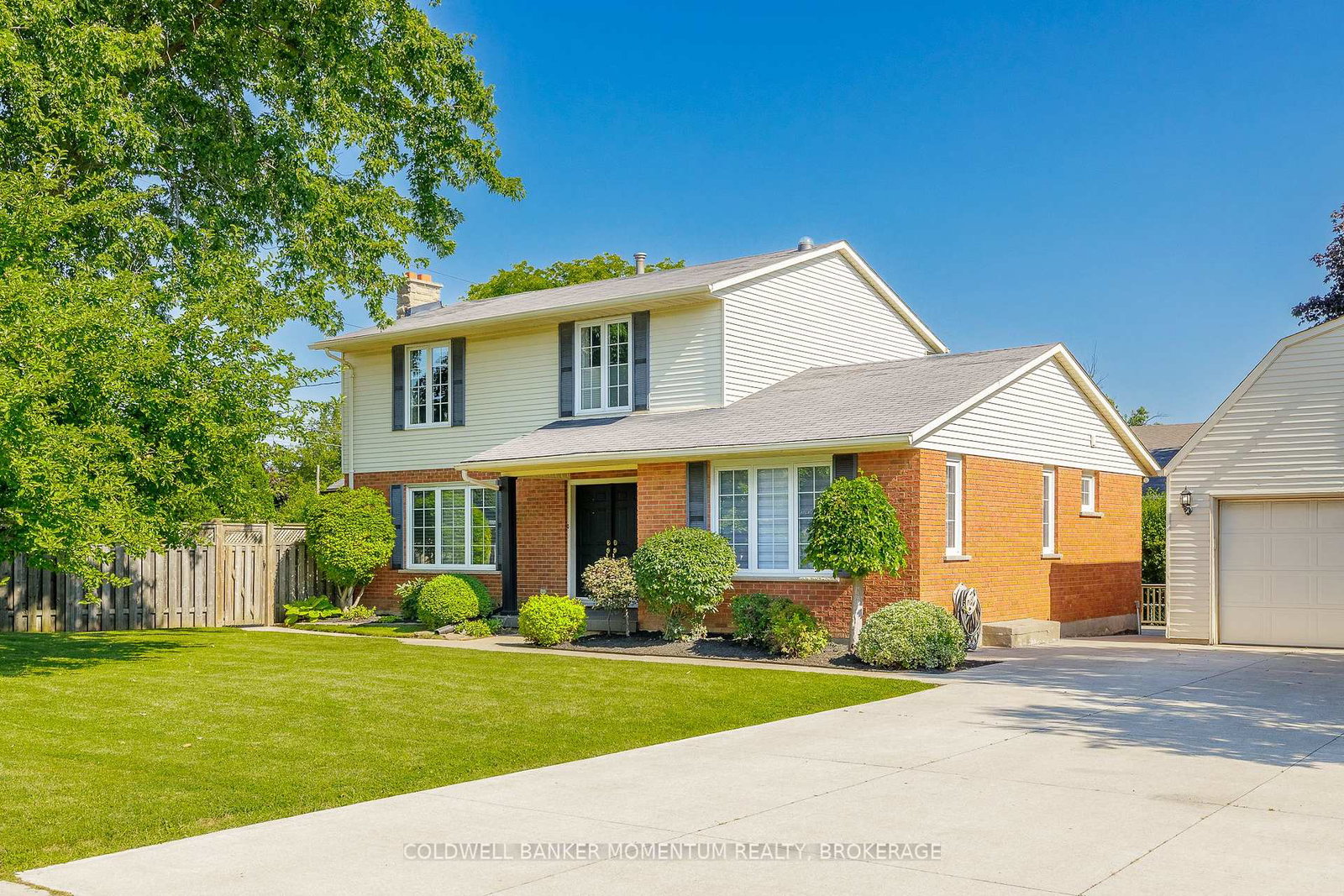 212-livingston-avenue-grimsby-ontario-x13643170