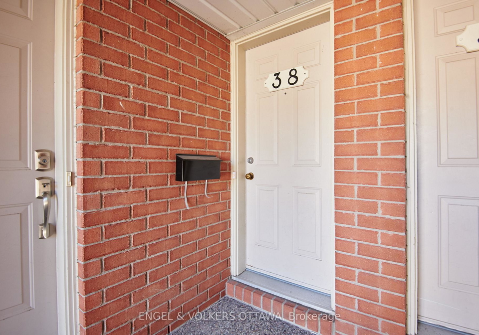 38-lakepointe-drive-ottawa-ontario-x13643186