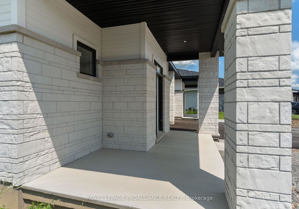1076-moore-street-brockville-ontario-x13643270