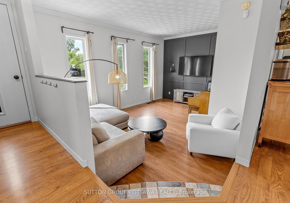 8097-laurie-lane-ottawa-ontario-x13644006