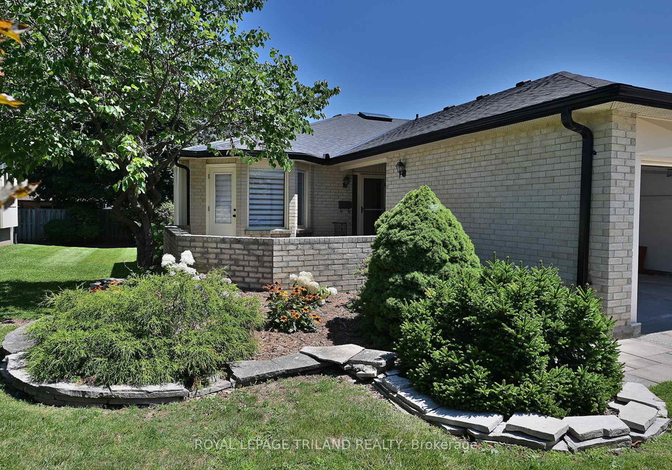 9pine-valley-gate-london-south-ontario-x13646644