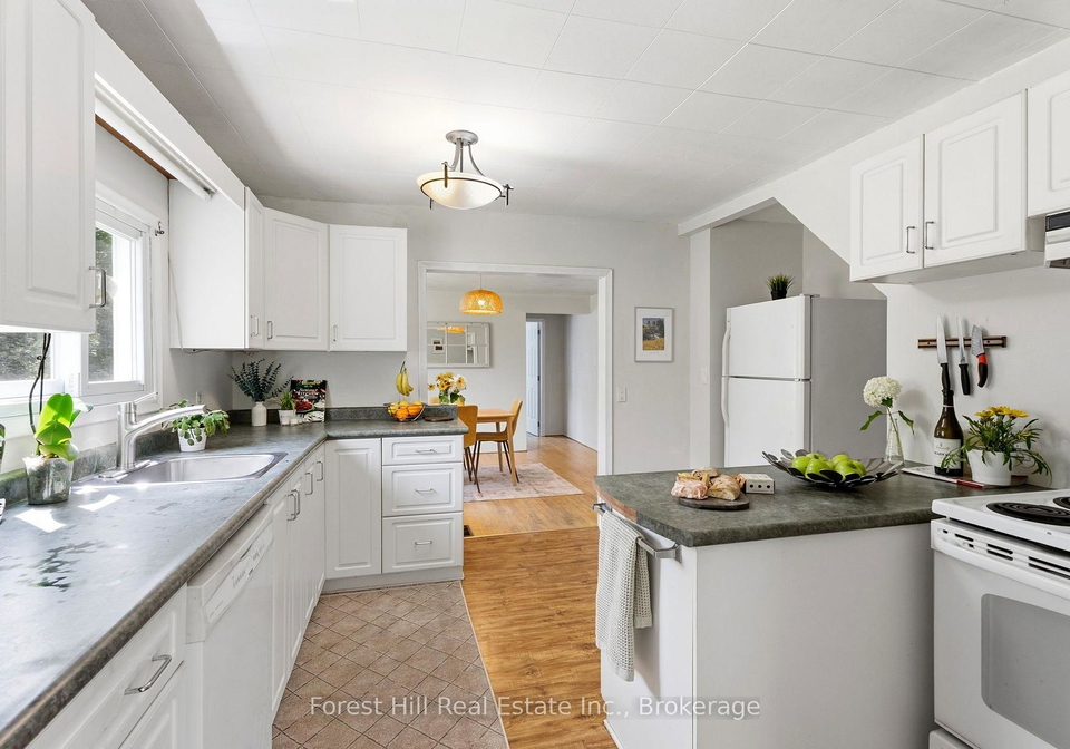 9-spruce-glen-road-huntsville-ontario-x13647636