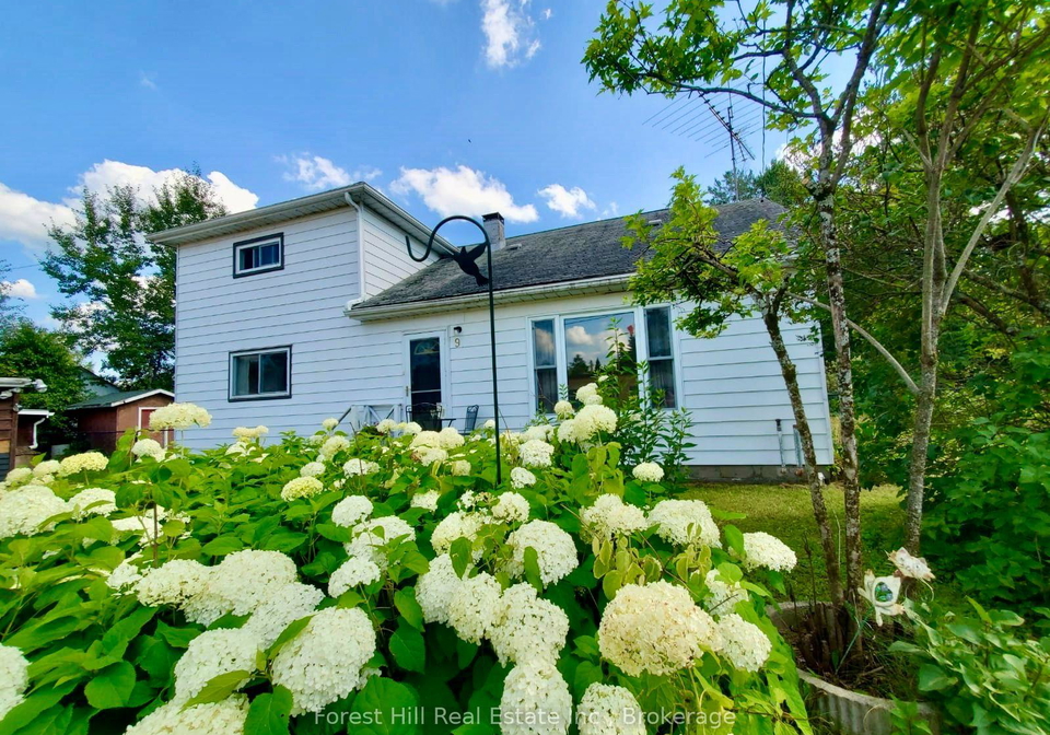 9-spruce-glen-road-huntsville-ontario-x13647636