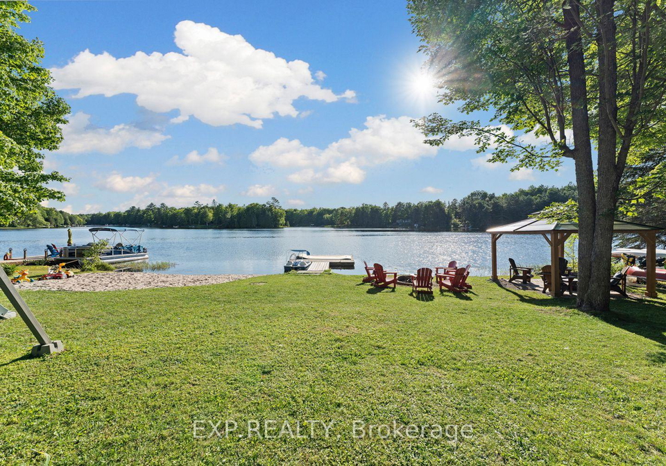 25-fire-rt-296-trent-lakes-ontario-x13648088