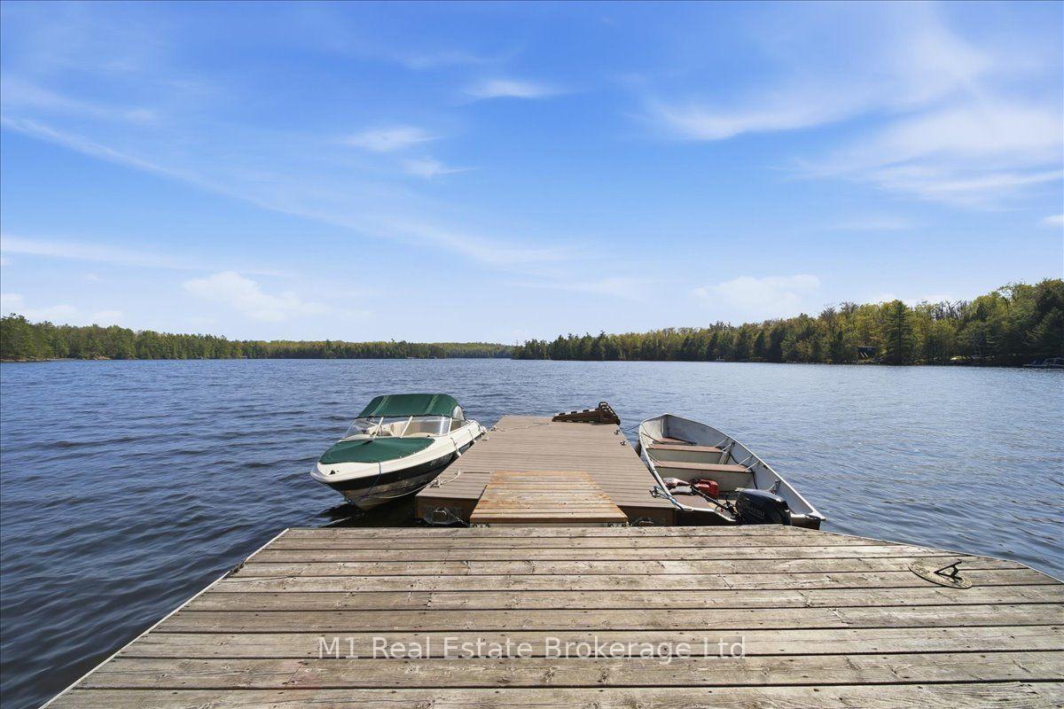 115-blackstone-lake-water-the-archipelago-ontario-x13648140