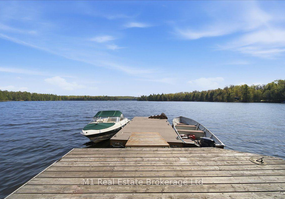 115-blackstone-lake-water-the-archipelago-ontario-x13648140