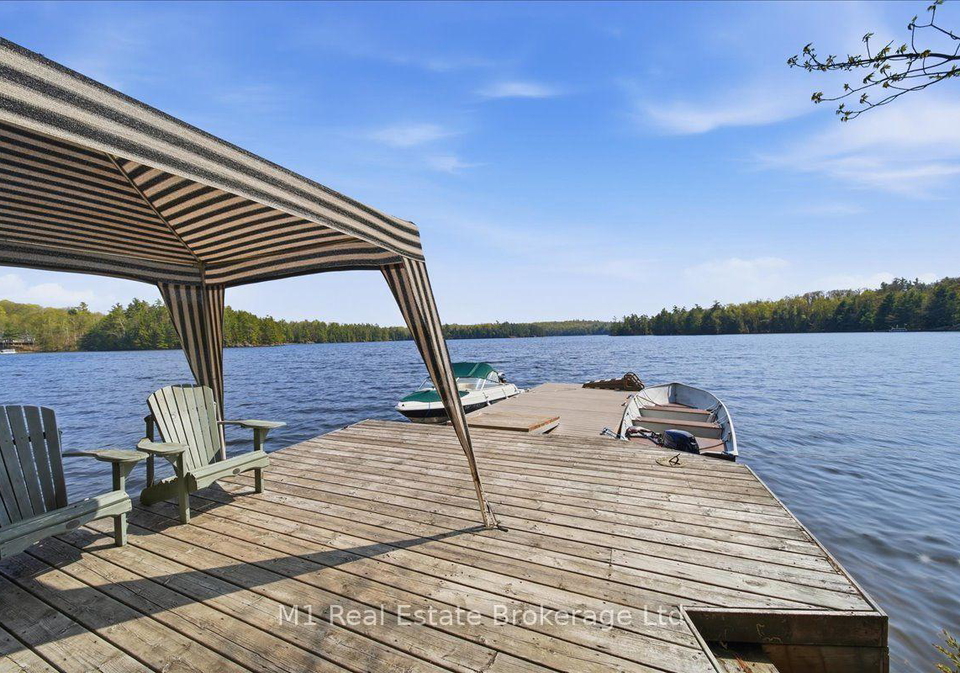 115-blackstone-lake-water-the-archipelago-ontario-x13648140